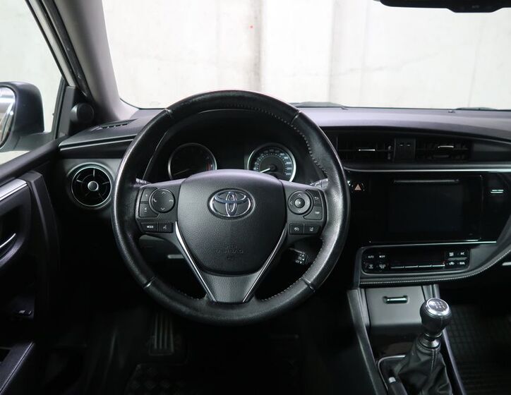 Toyota Corolla 16