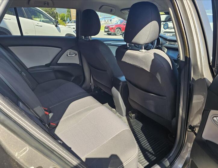 Toyota Avensis 10