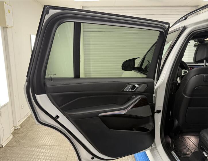 BMW X7 50