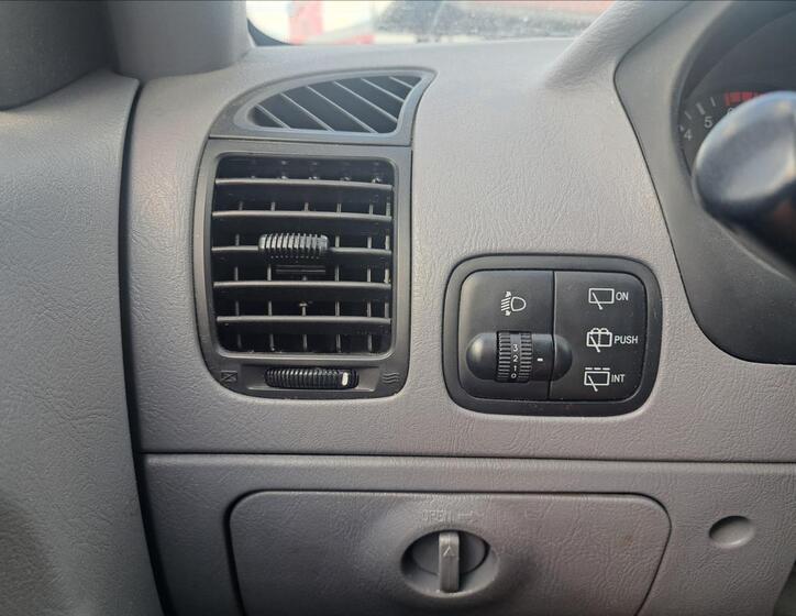 Hyundai Accent 11