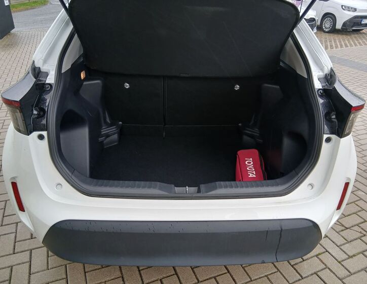 Toyota Yaris Cross 13