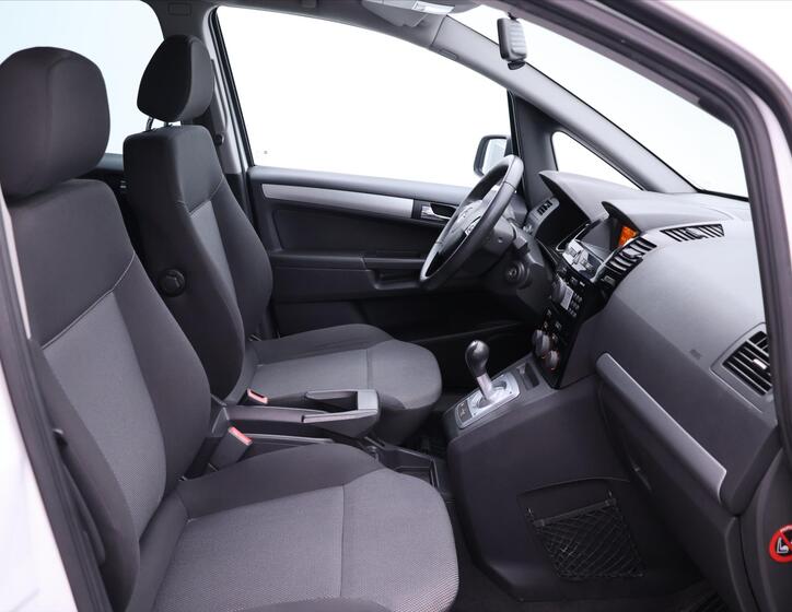 Opel Zafira 12