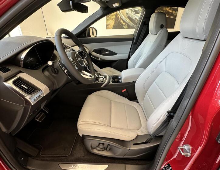 Jaguar E-Pace 6