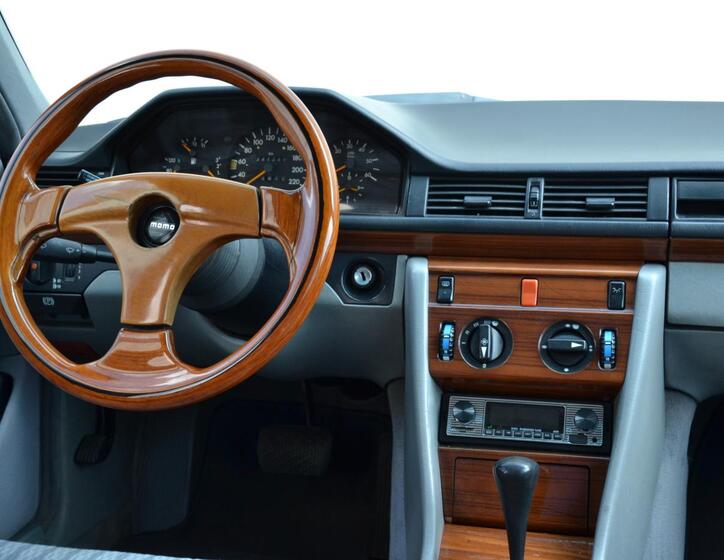 Mercedes-Benz 124 21