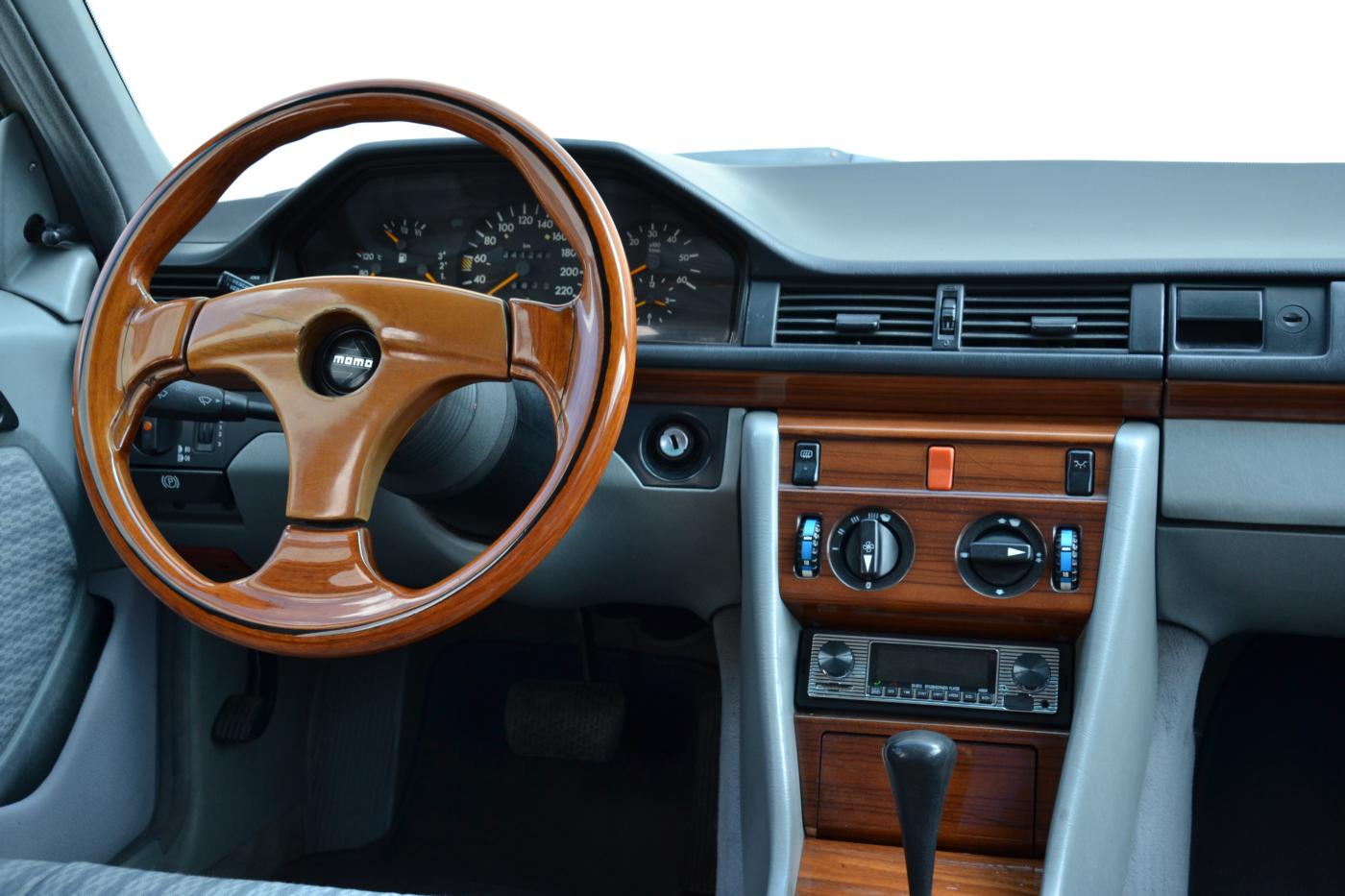 Mercedes-Benz 124