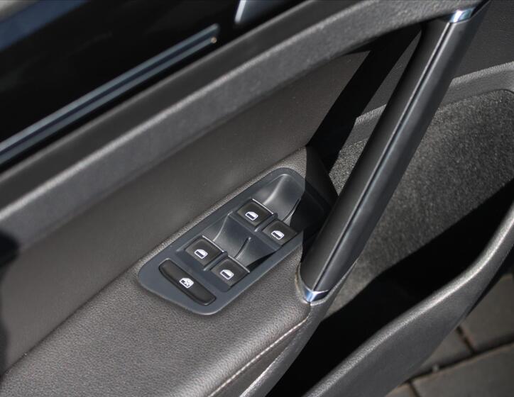 Volkswagen Golf 21
