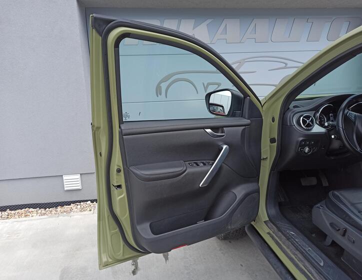 Mercedes-Benz Třídy X 33