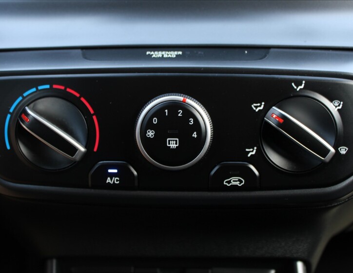 Hyundai i20 15