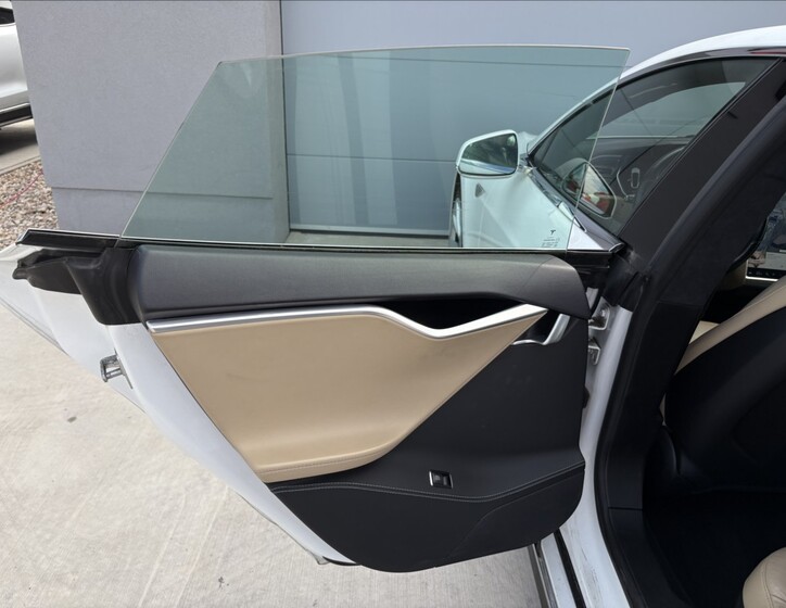 Tesla Model S 28