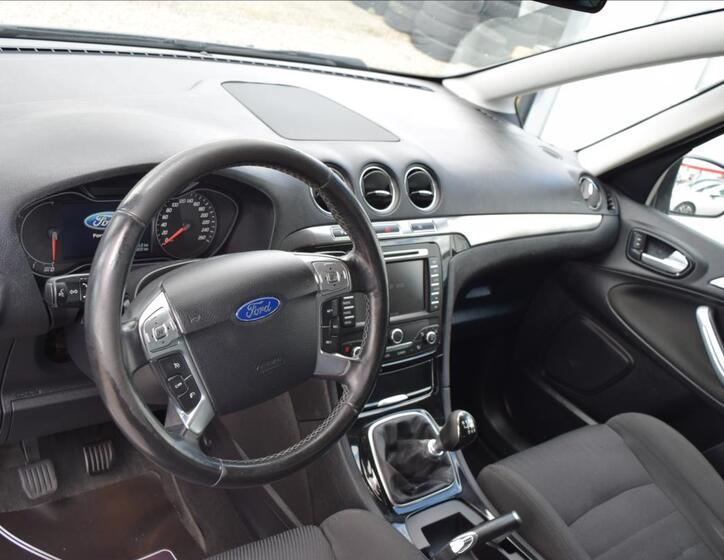 Ford Galaxy 17
