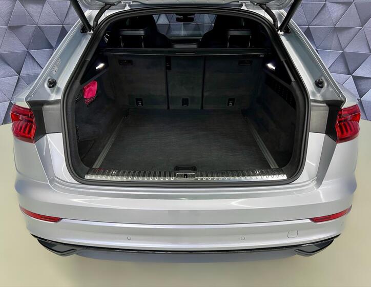 Audi Q8 36