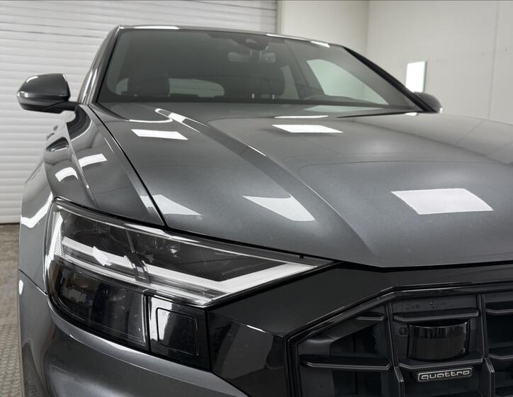Audi Q8 28
