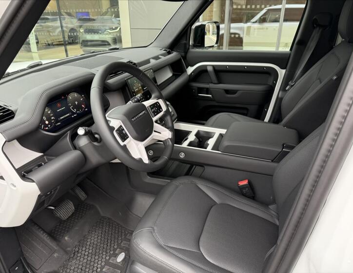 Land Rover Defender 11