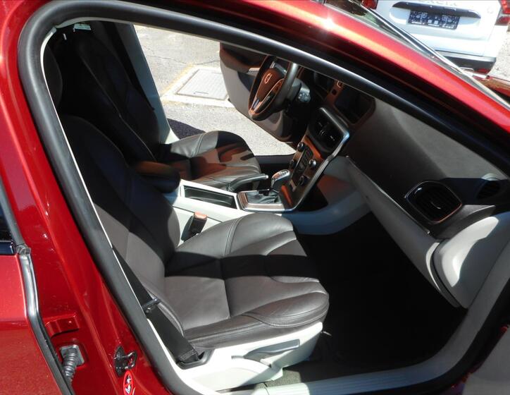 Volvo V40 19
