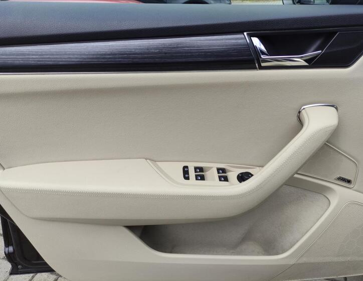 Škoda Superb 9