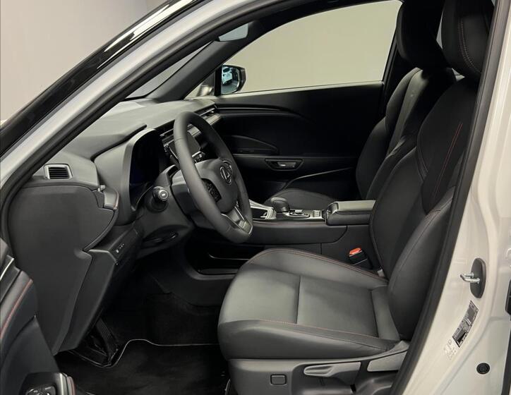 Lexus LBX 6