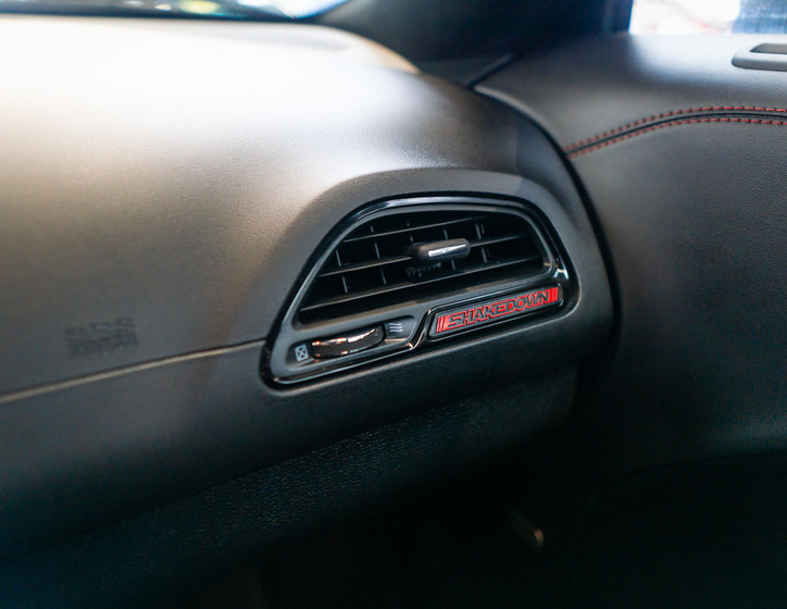 Dodge Challenger 33