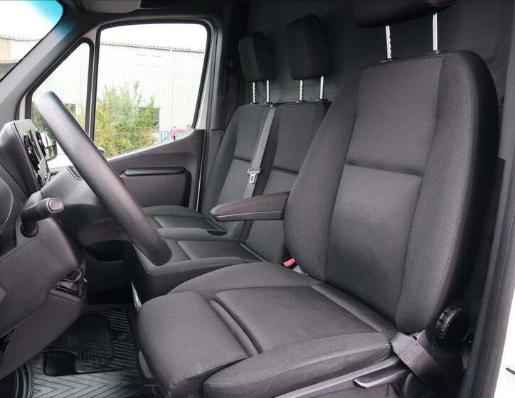 Mercedes-Benz Sprinter 10