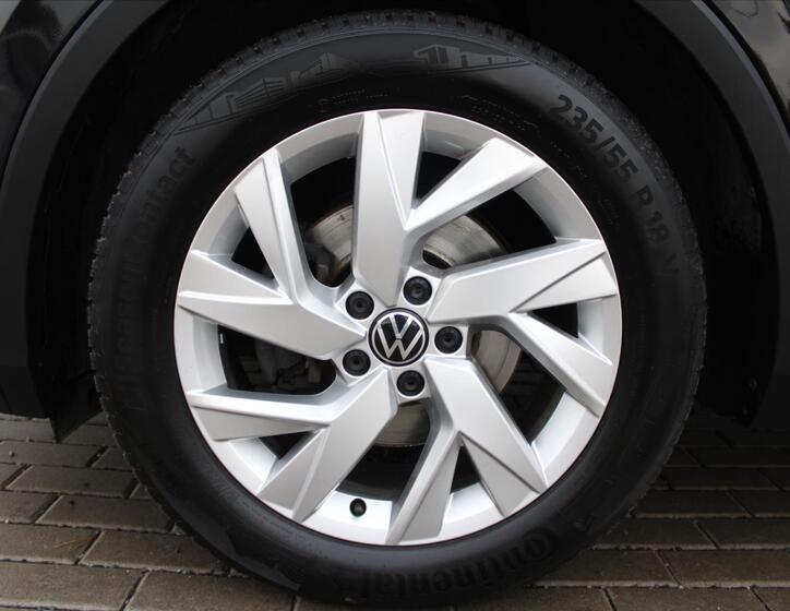 Volkswagen Tiguan 9