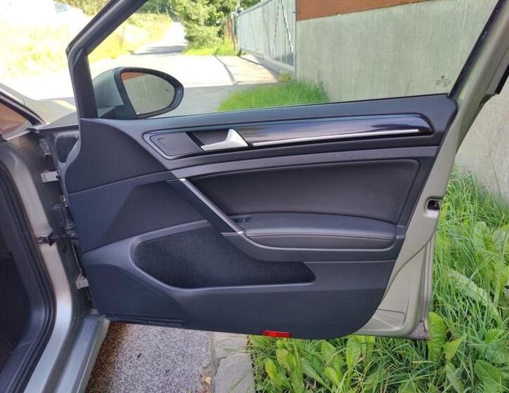 Volkswagen Golf 23