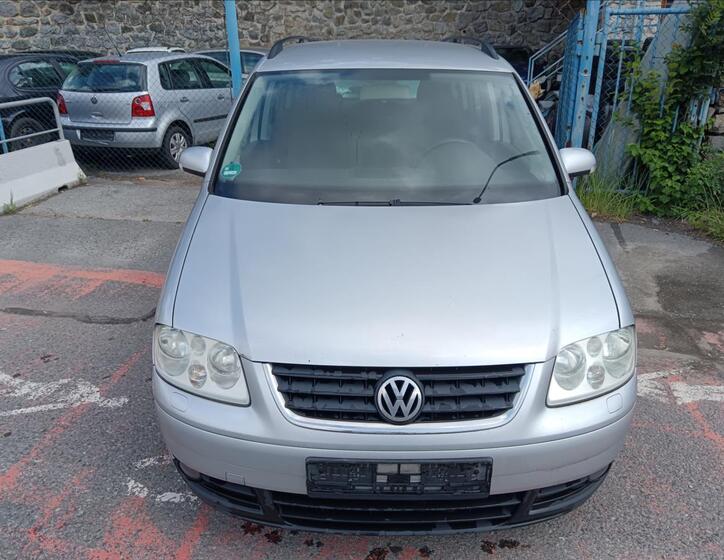 Volkswagen Touran 1