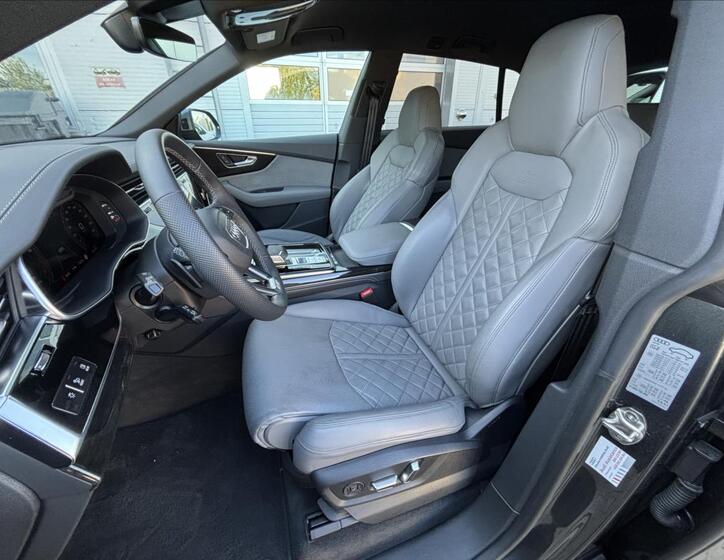 Audi Q8 29