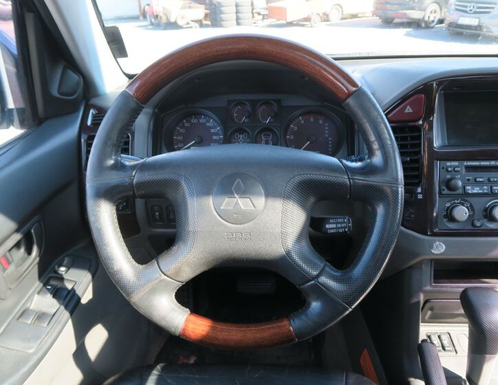 Mitsubishi Pajero 12