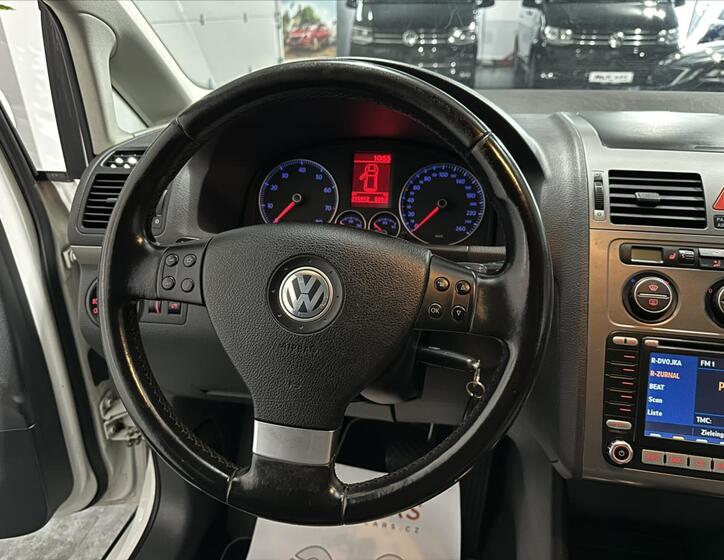 Volkswagen Touran 8