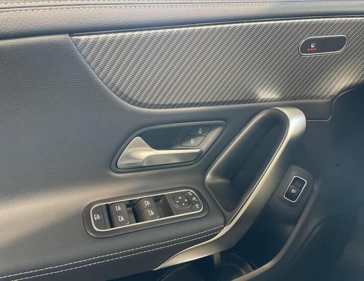 Mercedes-Benz CLA 12