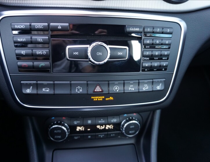 Mercedes-Benz GLA 12