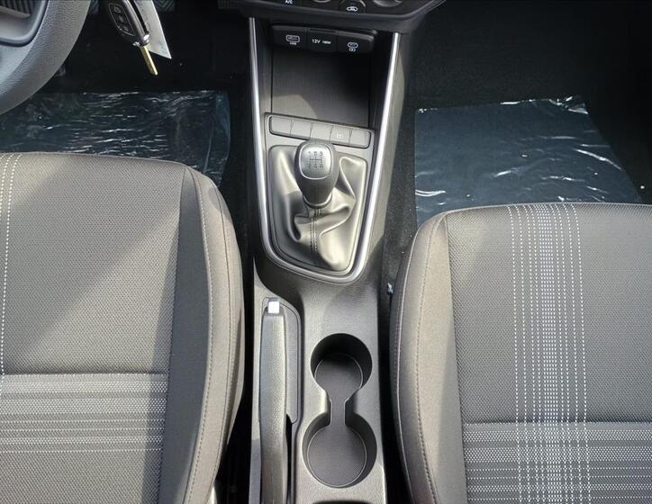 Hyundai i20 8