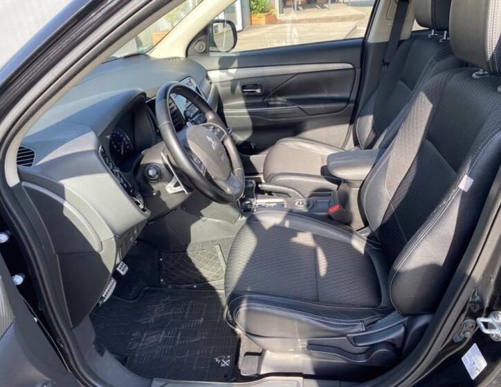 Mitsubishi Outlander 10