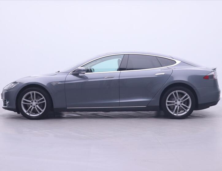 Tesla Model S 4
