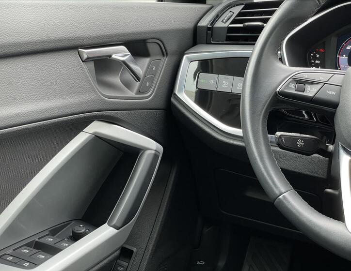 Audi Q3 15