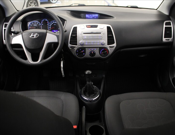 Hyundai i20 8