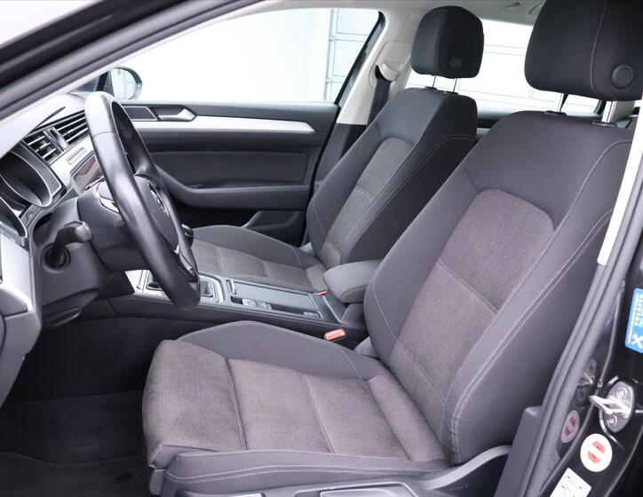 Volkswagen Passat 10