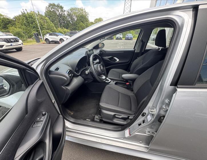 Toyota Yaris 9
