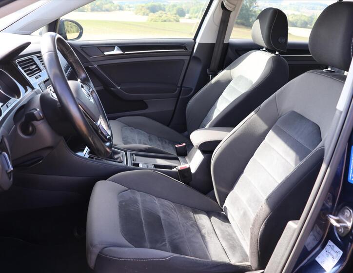 Volkswagen Golf 11
