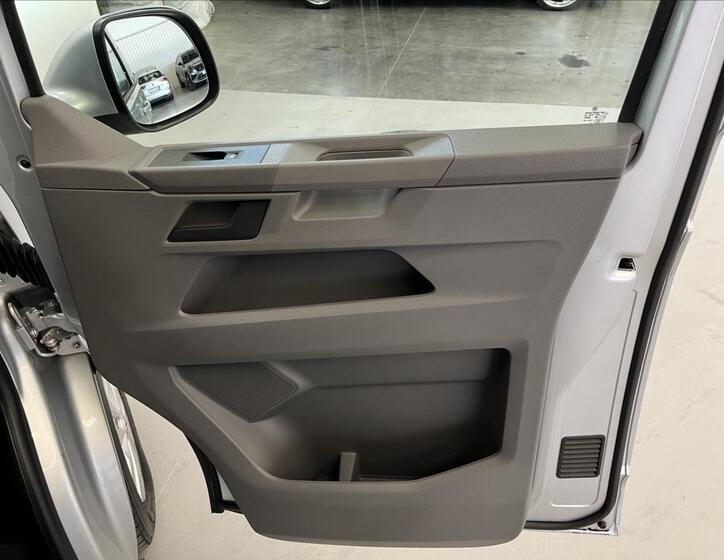 Volkswagen Caravelle 27