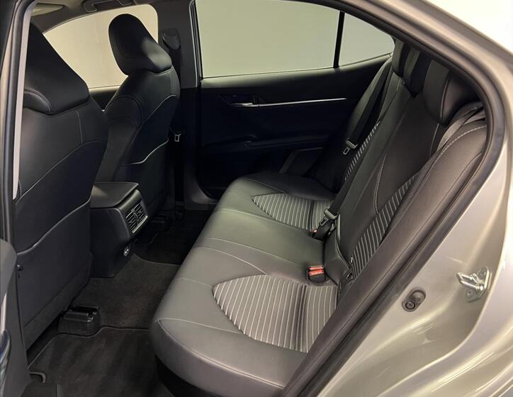 Toyota Camry 8
