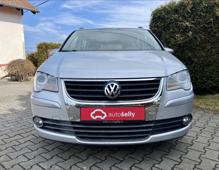 Volkswagen Touran 8