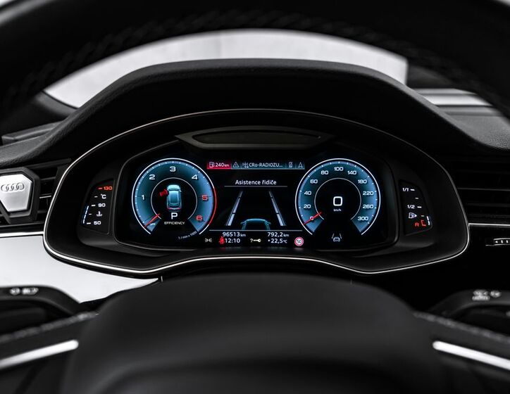 Audi Q8 24