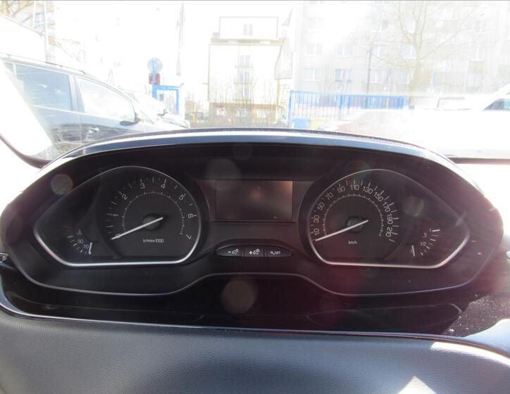 Peugeot 208 13