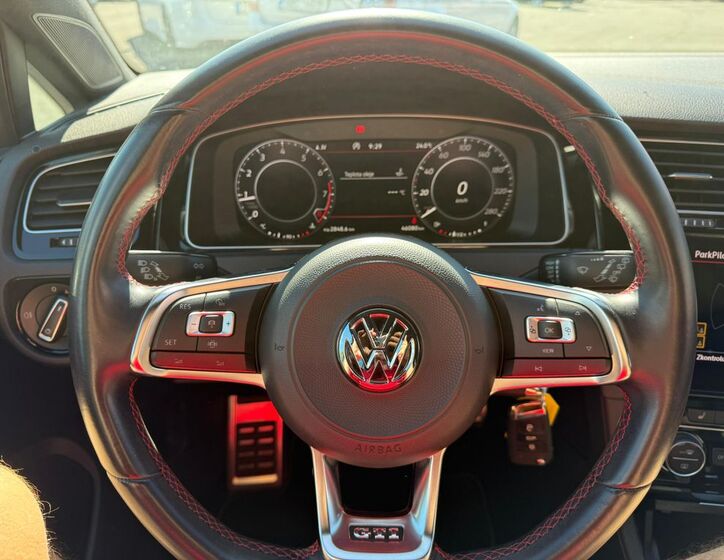 Volkswagen Golf 9
