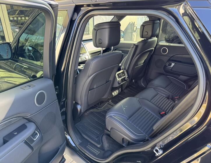 Land Rover Discovery 9