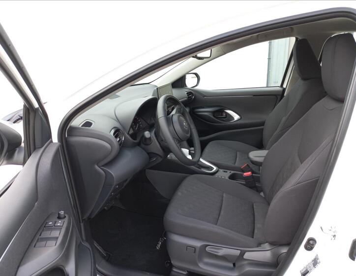 Toyota Yaris 8
