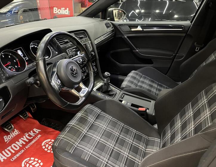 Volkswagen Golf 13