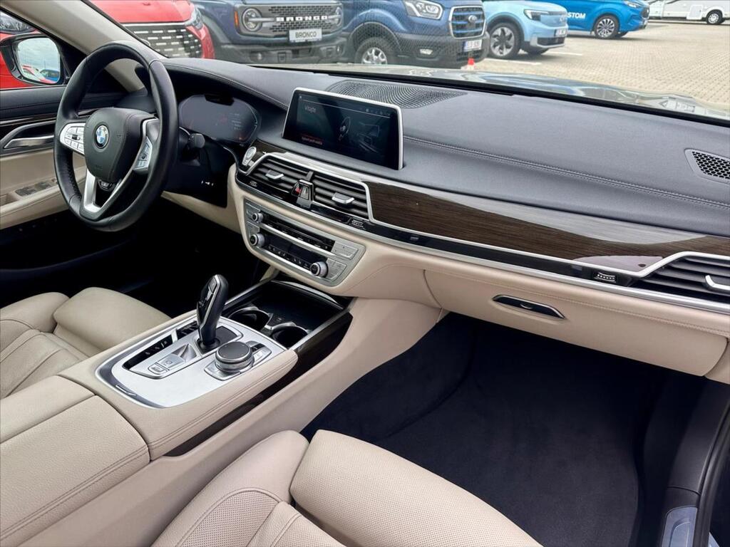 BMW Řada 7 21