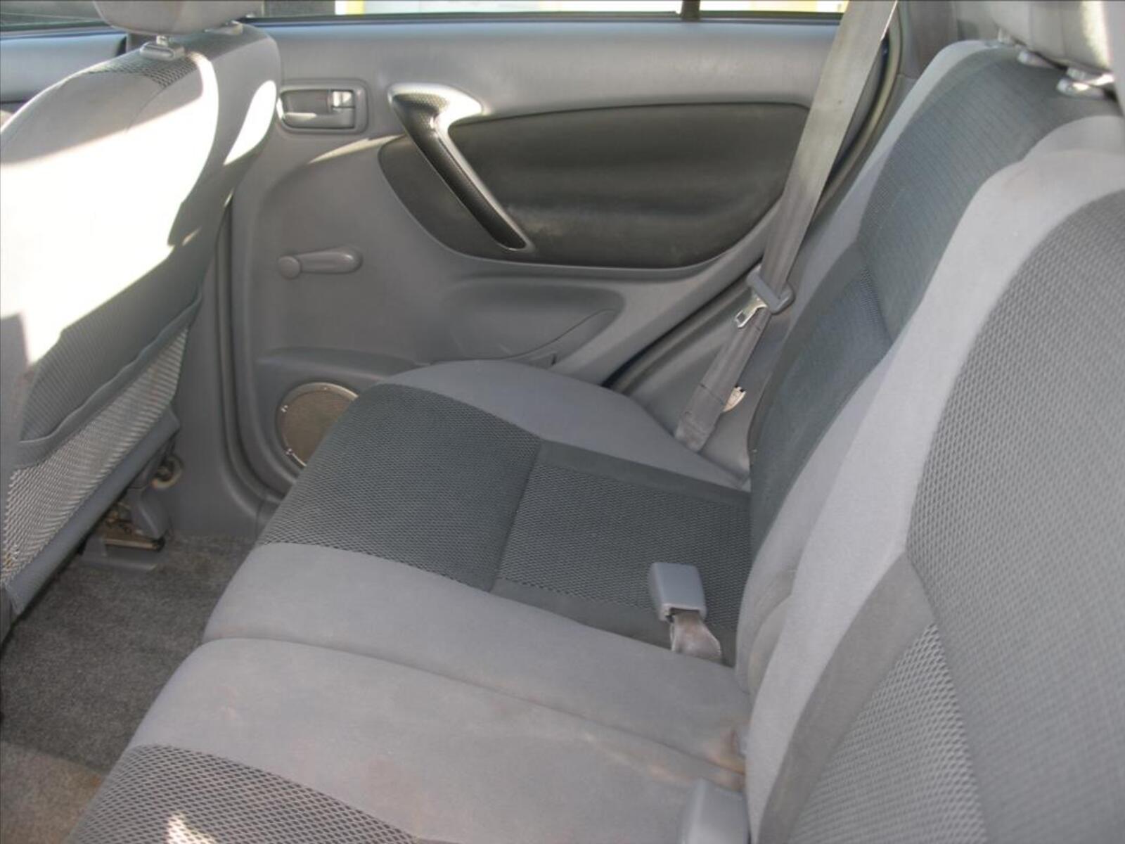 Toyota RAV4 6