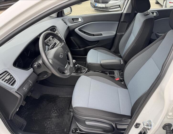Hyundai i20 9